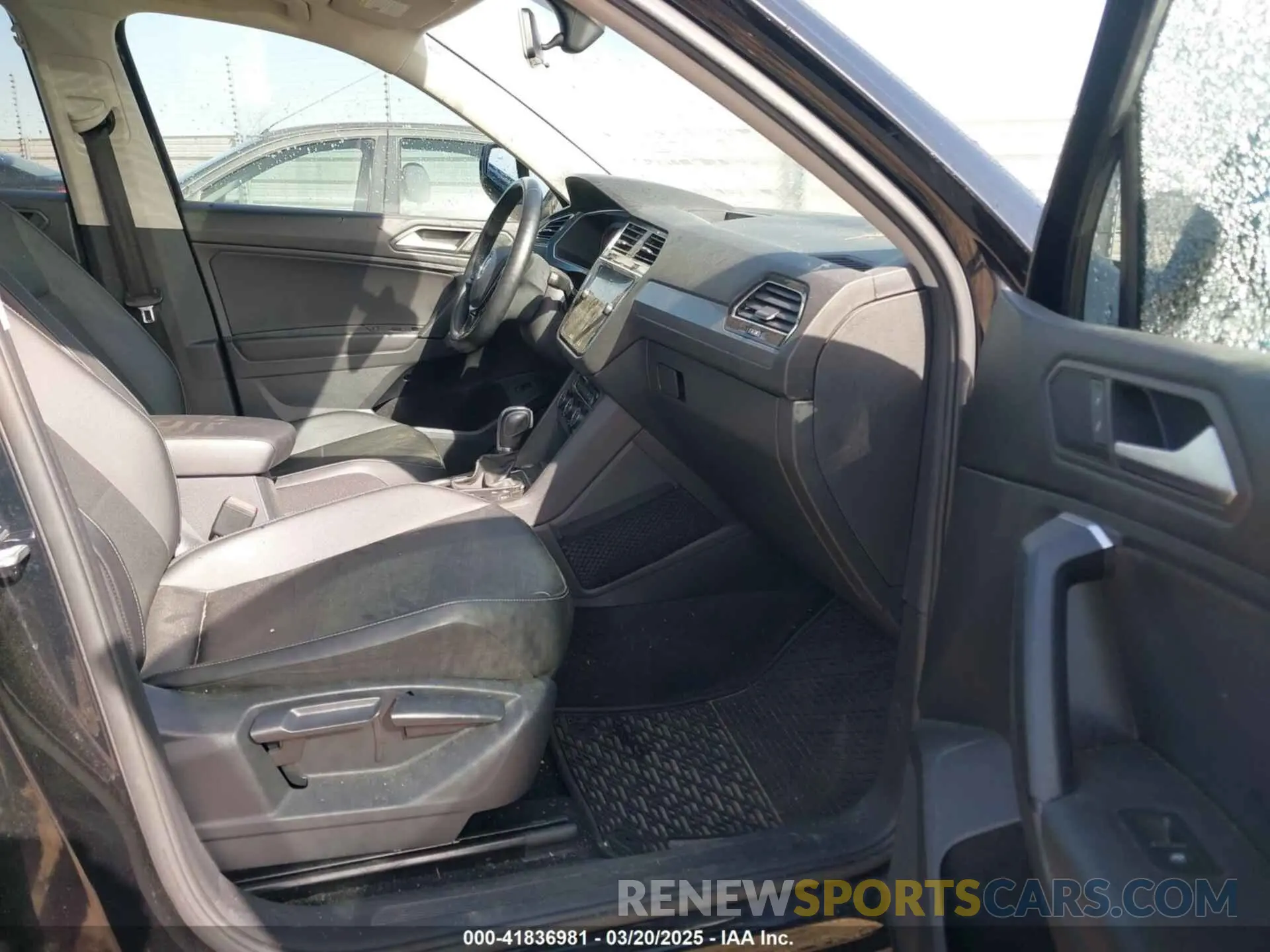5 fotografías del automóvil dañado 3VV3B7AX2KM090202 VOLKSWAGEN TIGUAN 2019