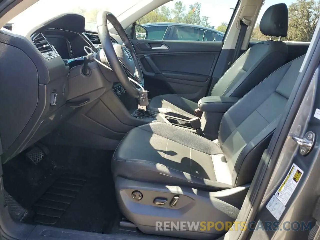 7 fotografías del automóvil dañado 3VV3B7AX2KM106754 VOLKSWAGEN TIGUAN 2019