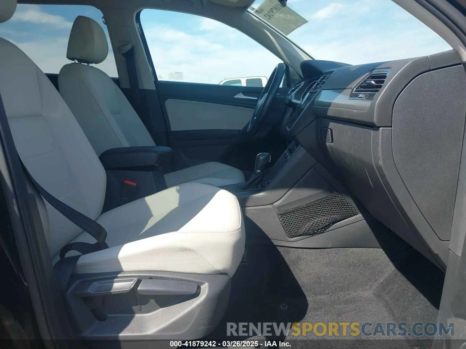 5 fotografías del automóvil dañado 3VV3B7AX2KM147806 VOLKSWAGEN TIGUAN 2019