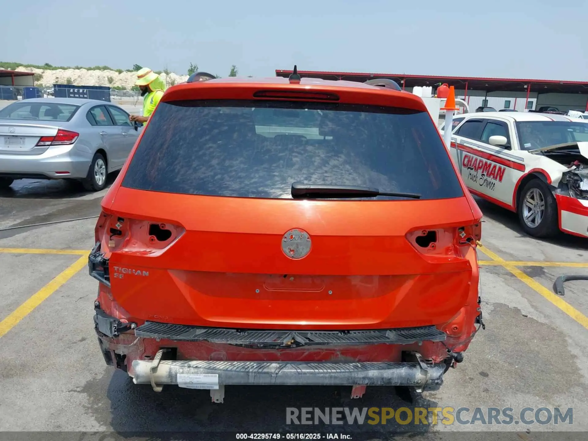 17 fotografías del automóvil dañado 3VV3B7AX4KM045617 VOLKSWAGEN TIGUAN 2019