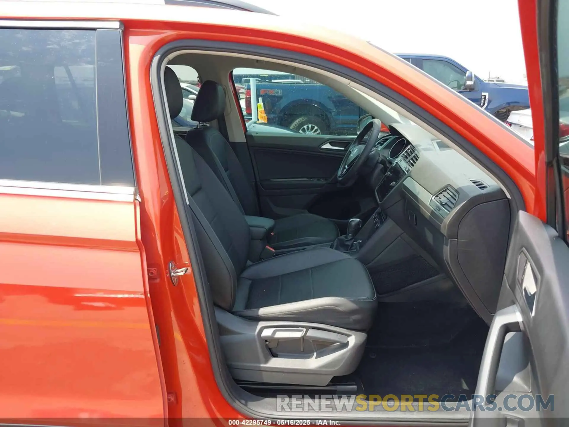5 fotografías del automóvil dañado 3VV3B7AX4KM045617 VOLKSWAGEN TIGUAN 2019