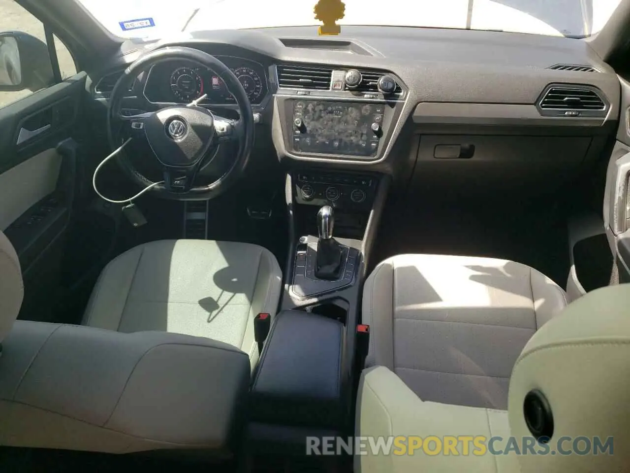 8 fotografías del automóvil dañado 3VV3B7AX4KM061848 VOLKSWAGEN TIGUAN 2019
