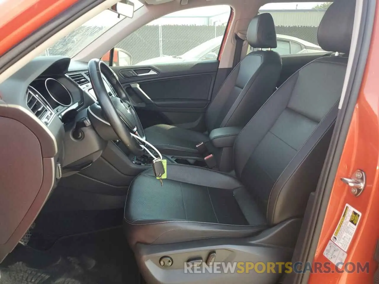 7 fotografías del automóvil dañado 3VV3B7AX7KM013115 VOLKSWAGEN TIGUAN 2019