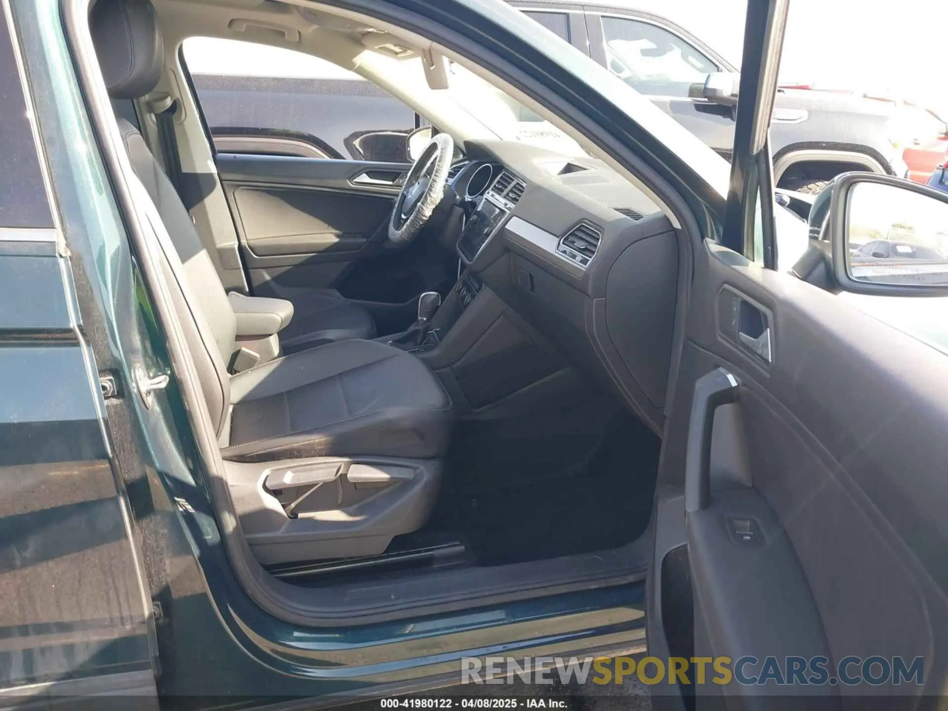5 fotografías del automóvil dañado 3VV3B7AX8KM044731 VOLKSWAGEN TIGUAN 2019