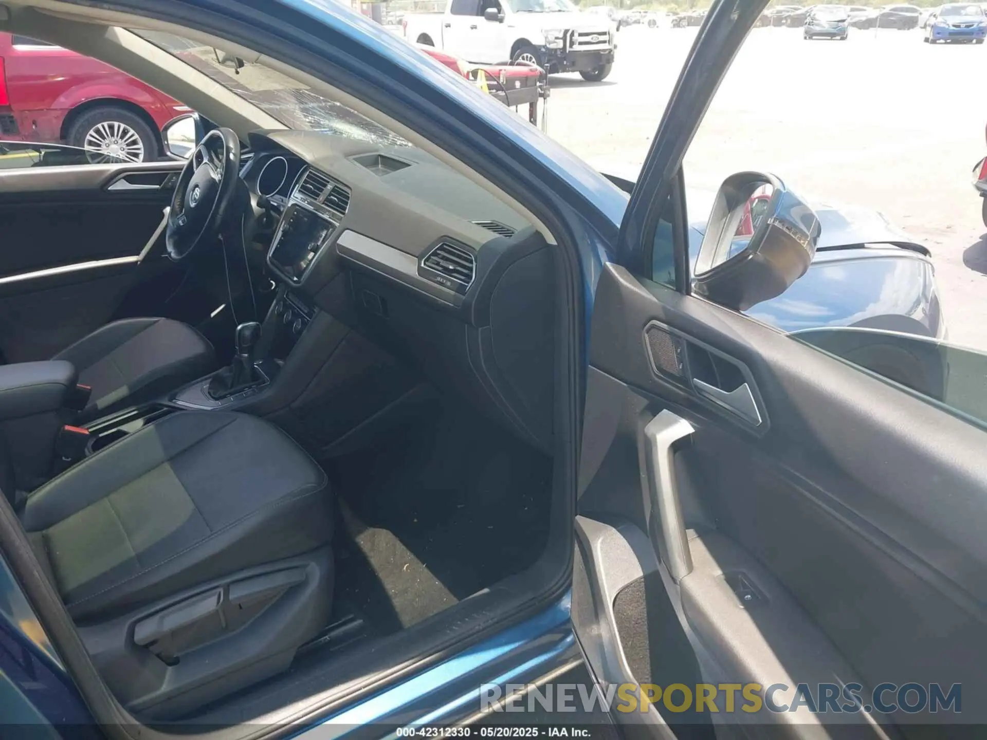 5 fotografías del automóvil dañado 3VV3B7AX9KM057438 VOLKSWAGEN TIGUAN 2019
