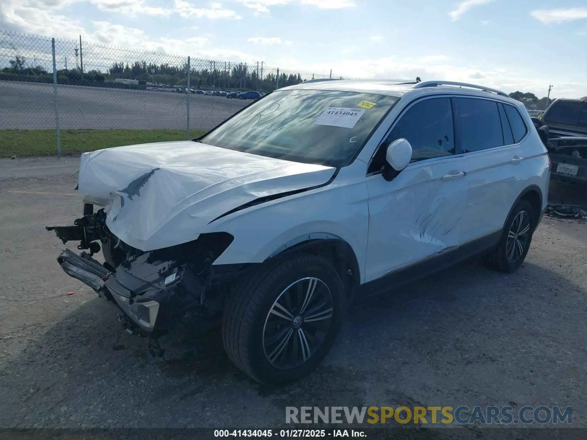2 fotografías del automóvil dañado 3VV3B7AX9KM067418 VOLKSWAGEN TIGUAN 2019