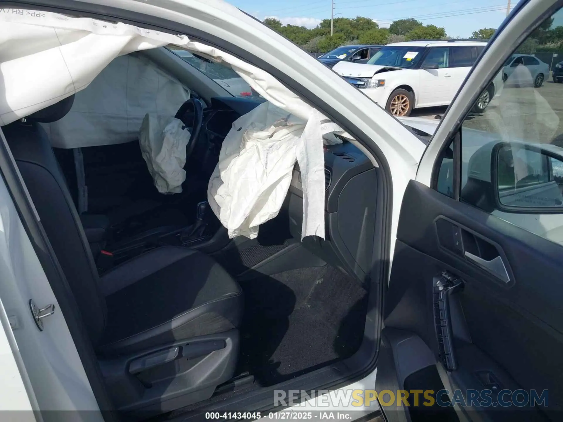 5 fotografías del automóvil dañado 3VV3B7AX9KM067418 VOLKSWAGEN TIGUAN 2019