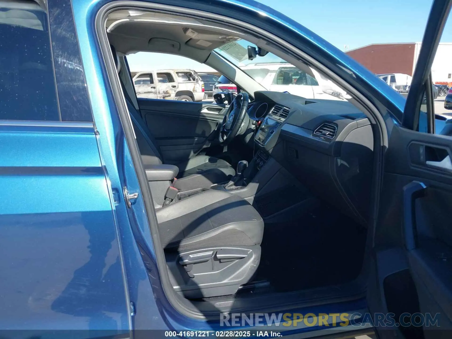 5 fotografías del automóvil dañado 3VV3B7AX9KM197862 VOLKSWAGEN TIGUAN 2019