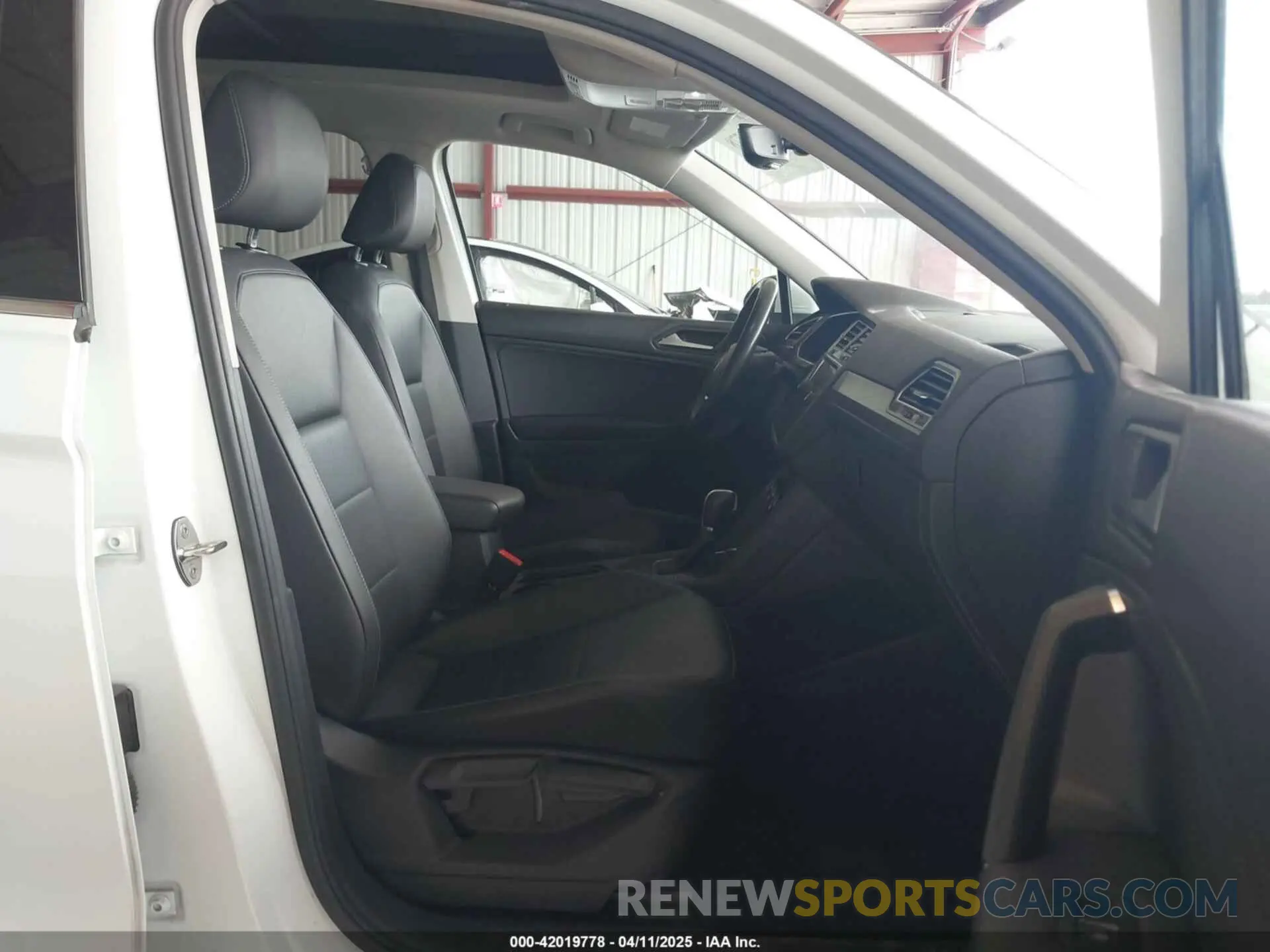 5 fotografías del automóvil dañado 3VV3B7AXXKM055925 VOLKSWAGEN TIGUAN 2019