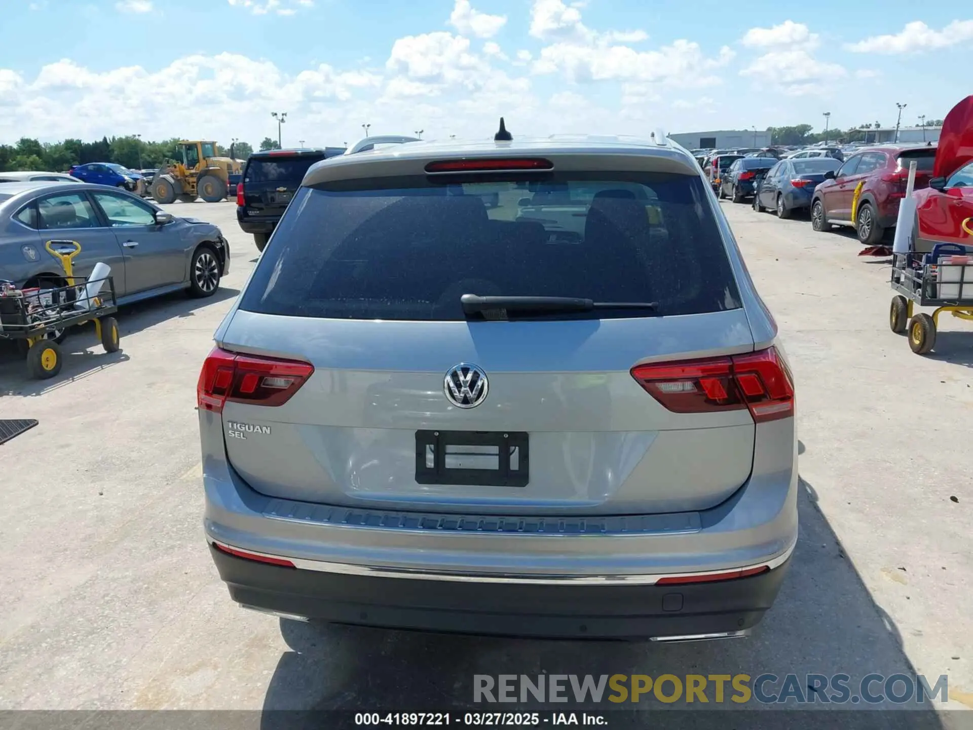 17 fotografías del automóvil dañado 3VV3B7AXXKM133247 VOLKSWAGEN TIGUAN 2019