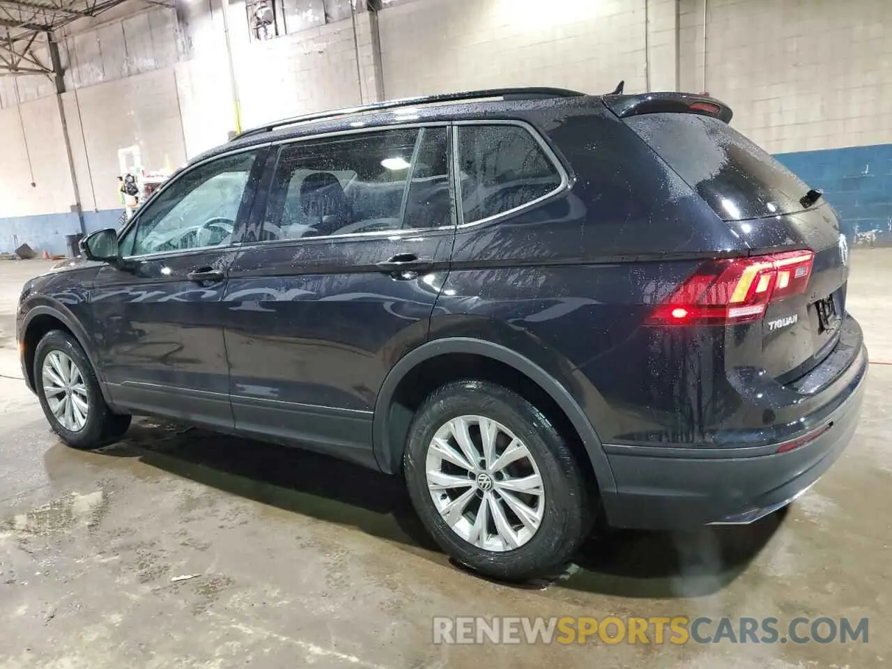 2 fotografías del automóvil dañado 3VV0B7AX7LM043851 VOLKSWAGEN TIGUAN 2020