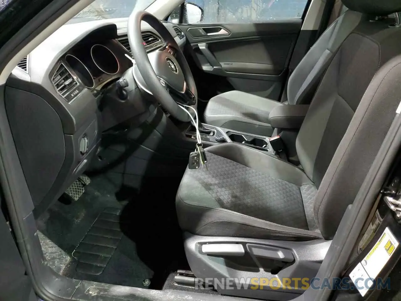 7 fotografías del automóvil dañado 3VV0B7AX7LM043851 VOLKSWAGEN TIGUAN 2020