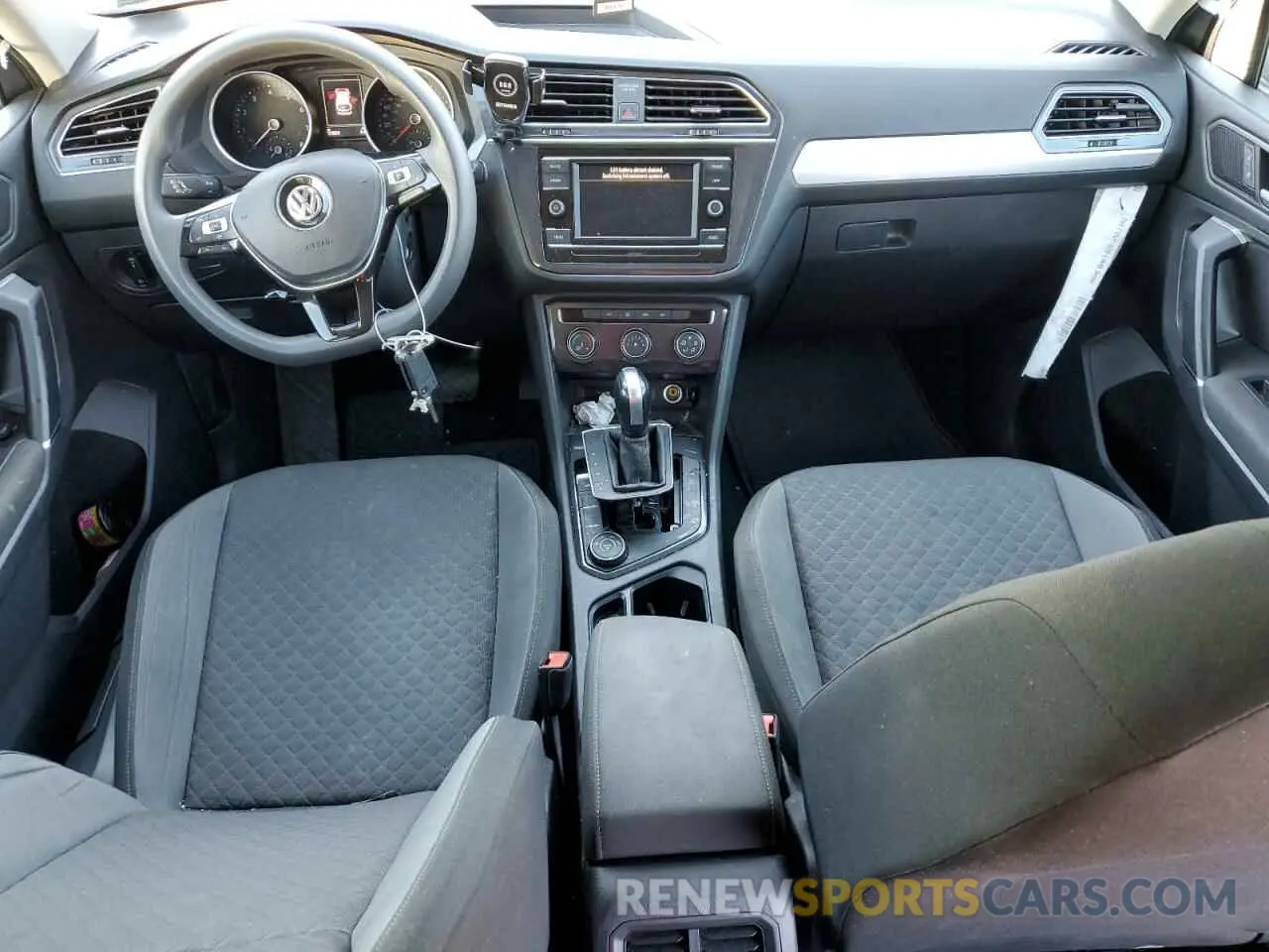 8 fotografías del automóvil dañado 3VV0B7AXXLM102942 VOLKSWAGEN TIGUAN 2020