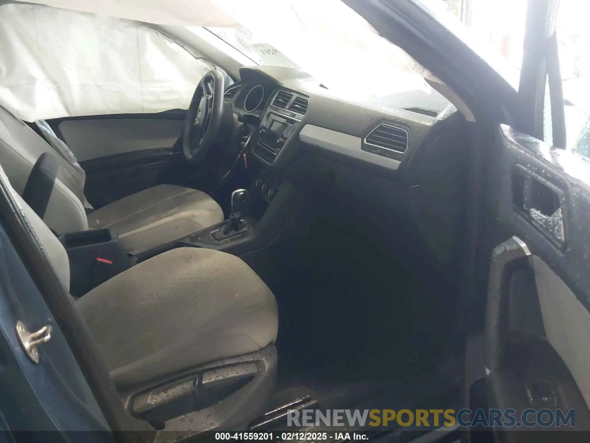 5 fotografías del automóvil dañado 3VV1B7AX1LM134571 VOLKSWAGEN TIGUAN 2020