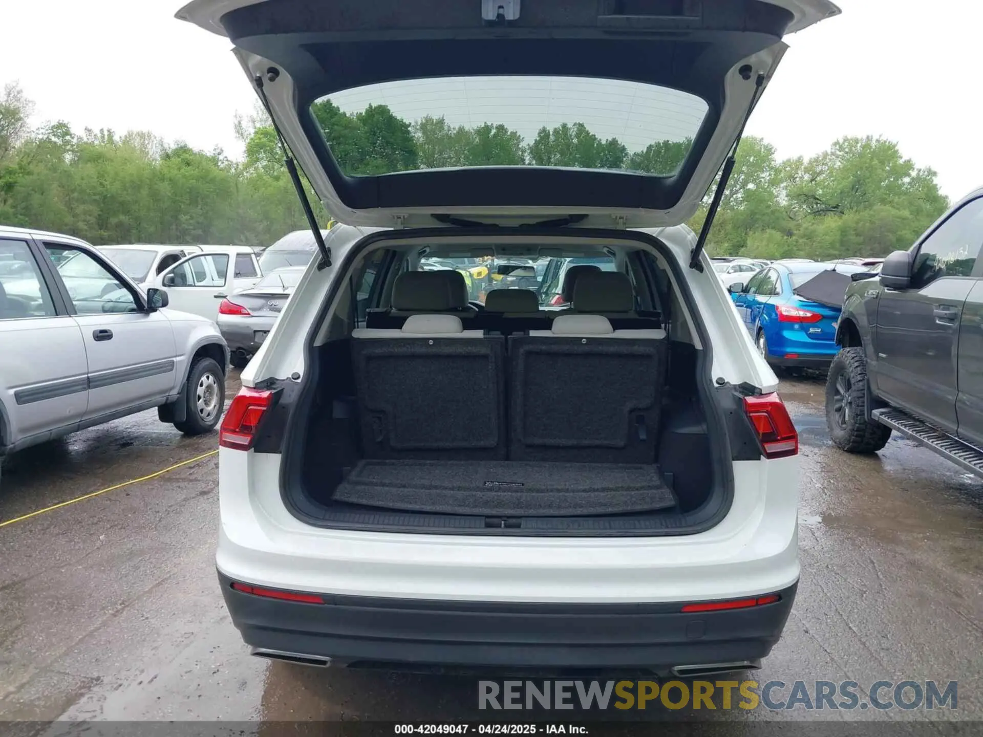 17 fotografías del automóvil dañado 3VV1B7AX2LM078043 VOLKSWAGEN TIGUAN 2020