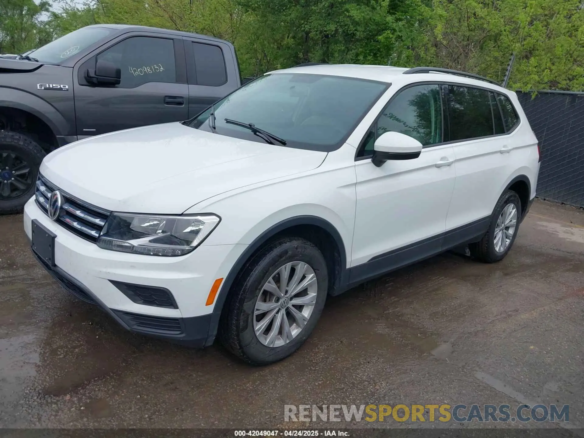 2 fotografías del automóvil dañado 3VV1B7AX2LM078043 VOLKSWAGEN TIGUAN 2020