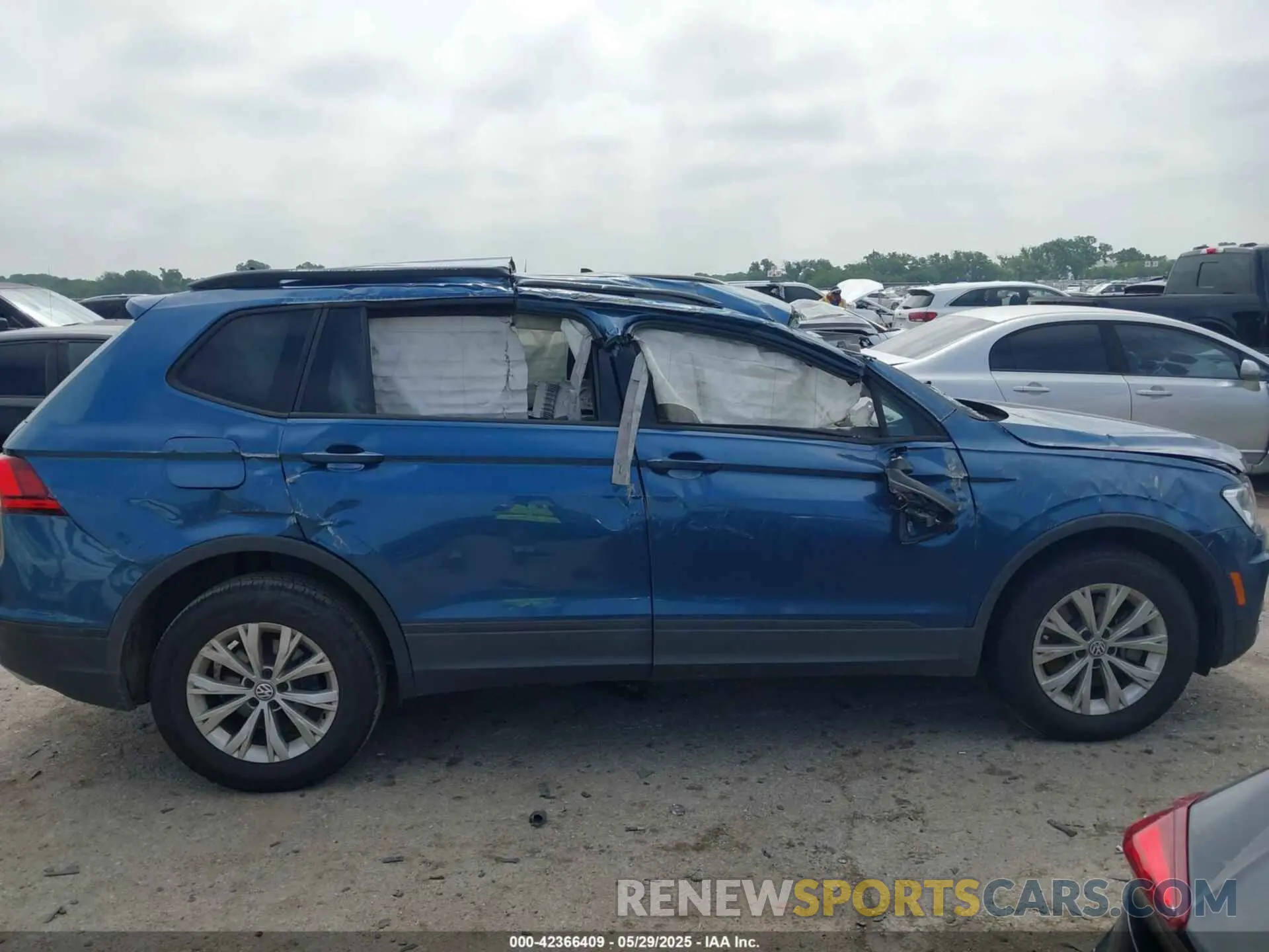 12 fotografías del automóvil dañado 3VV1B7AX2LM143439 VOLKSWAGEN TIGUAN 2020