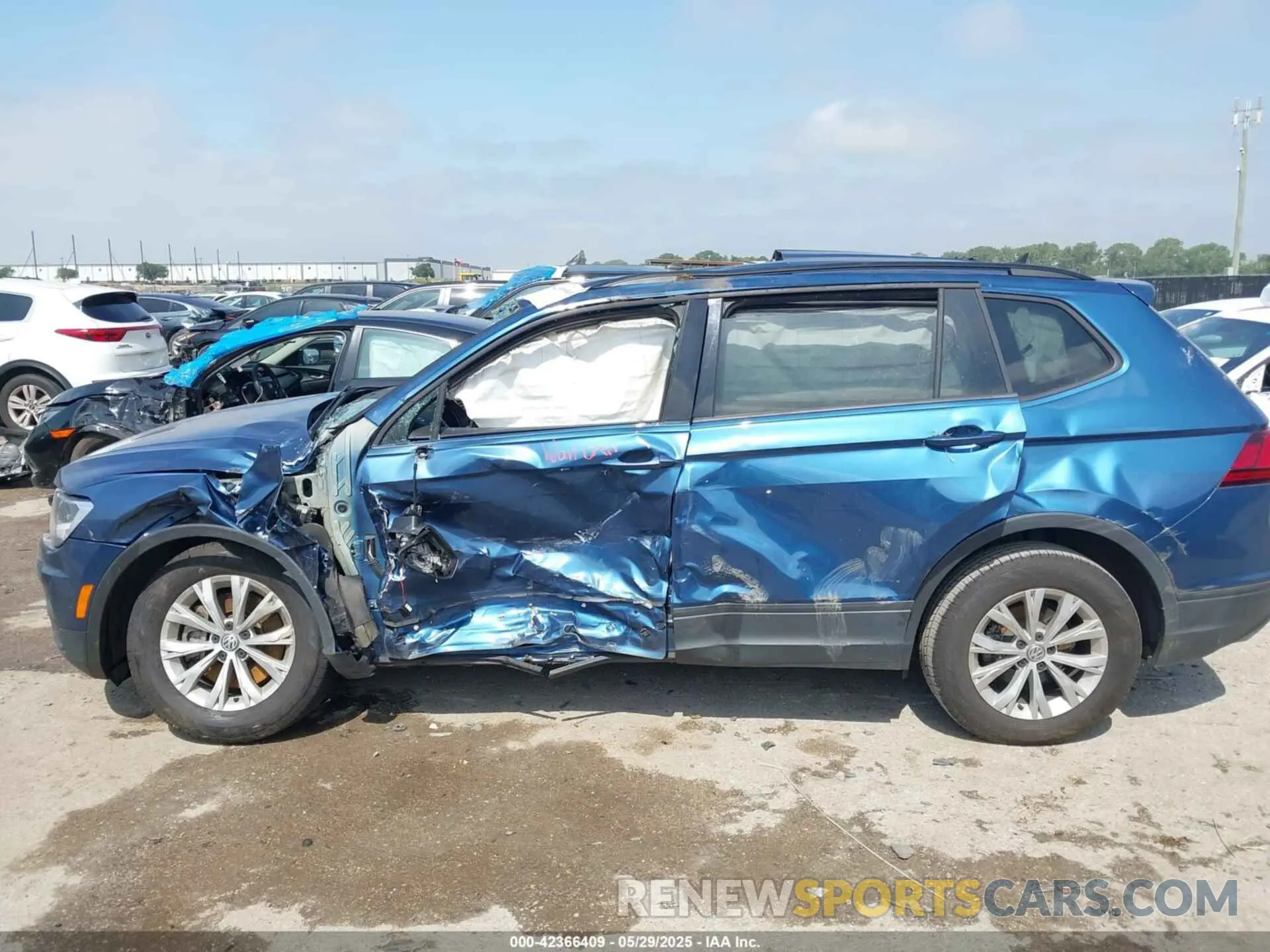 13 fotografías del automóvil dañado 3VV1B7AX2LM143439 VOLKSWAGEN TIGUAN 2020