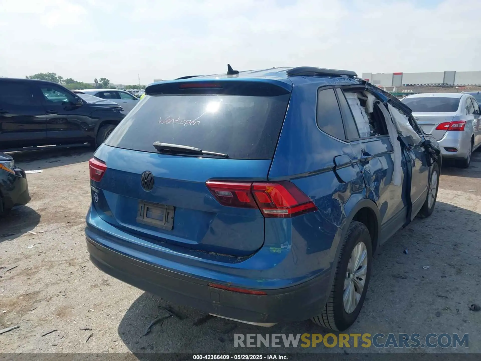 4 fotografías del automóvil dañado 3VV1B7AX2LM143439 VOLKSWAGEN TIGUAN 2020