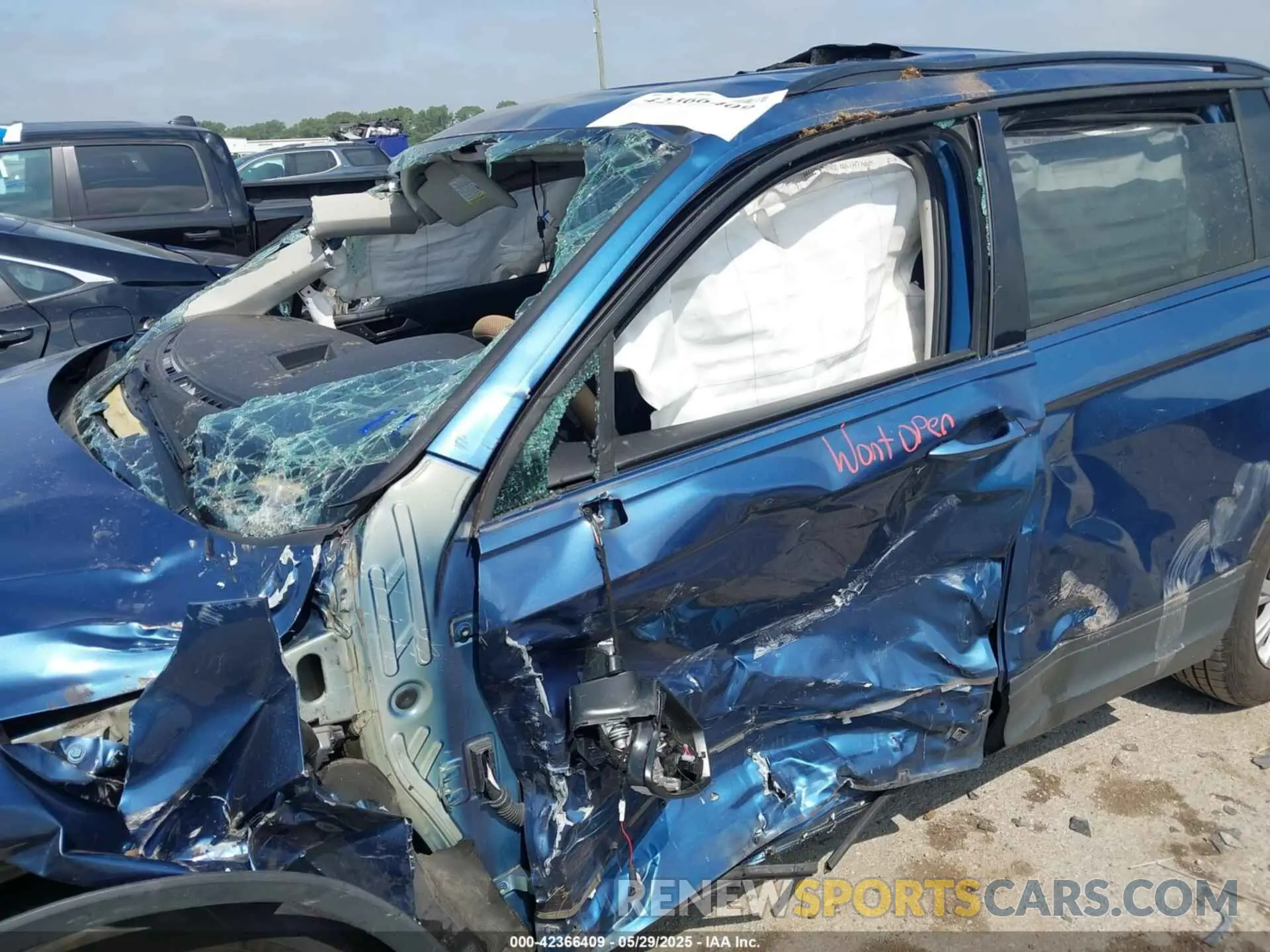 6 fotografías del automóvil dañado 3VV1B7AX2LM143439 VOLKSWAGEN TIGUAN 2020