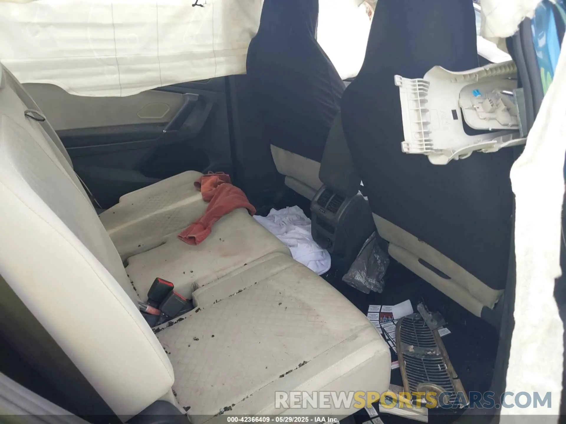 8 fotografías del automóvil dañado 3VV1B7AX2LM143439 VOLKSWAGEN TIGUAN 2020