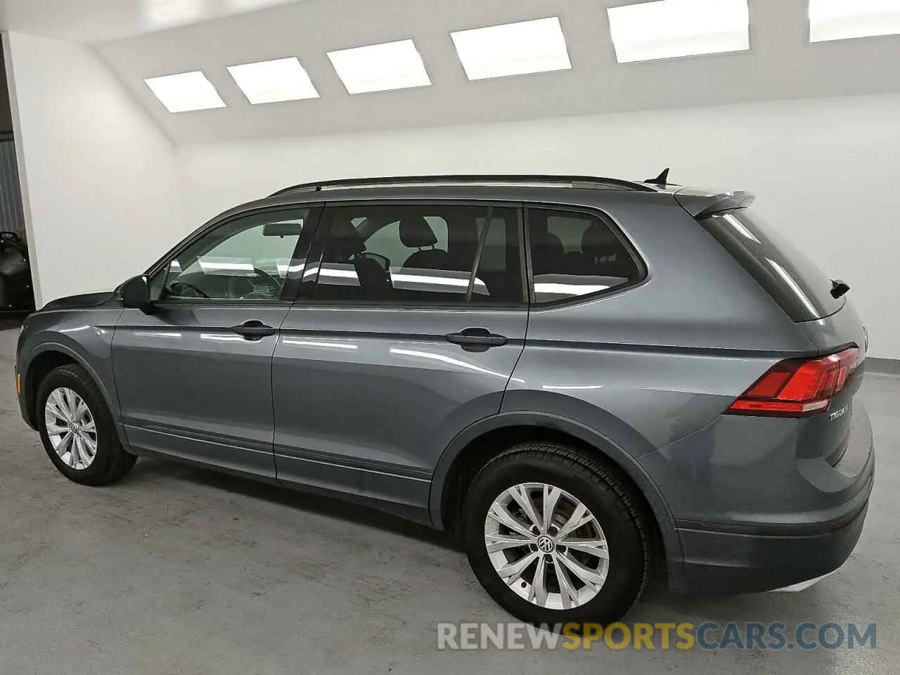 2 fotografías del automóvil dañado 3VV1B7AX3LM004887 VOLKSWAGEN TIGUAN 2020
