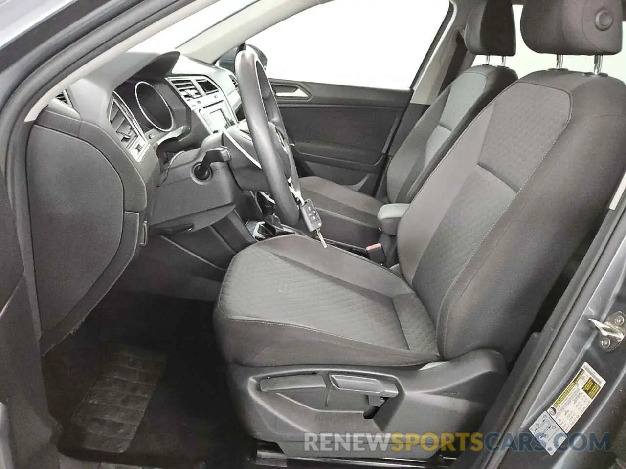 7 fotografías del automóvil dañado 3VV1B7AX3LM004887 VOLKSWAGEN TIGUAN 2020