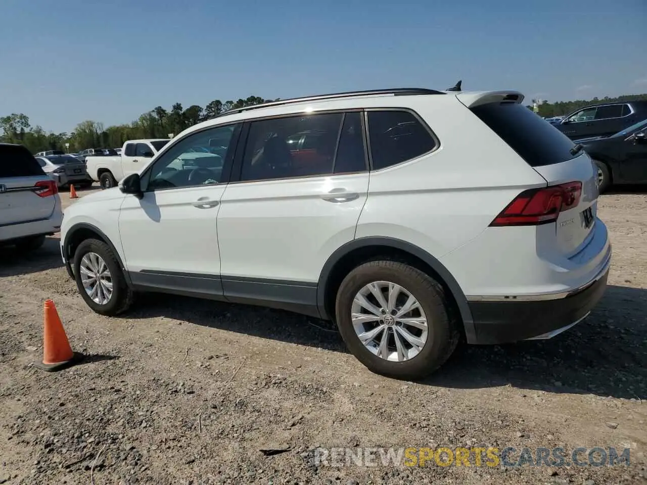 2 fotografías del automóvil dañado 3VV1B7AX3LM037288 VOLKSWAGEN TIGUAN 2020