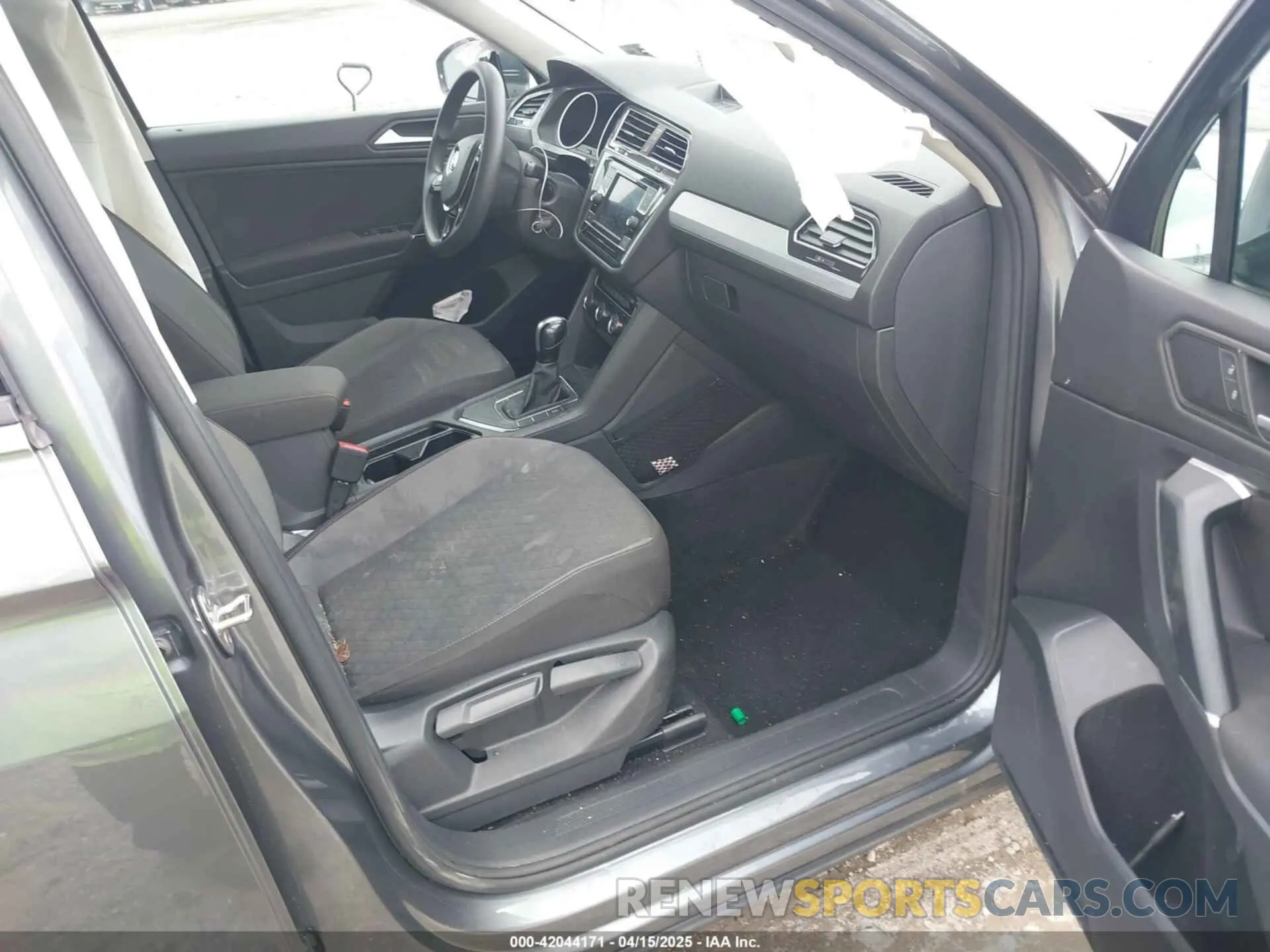 5 fotografías del automóvil dañado 3VV1B7AX3LM103449 VOLKSWAGEN TIGUAN 2020