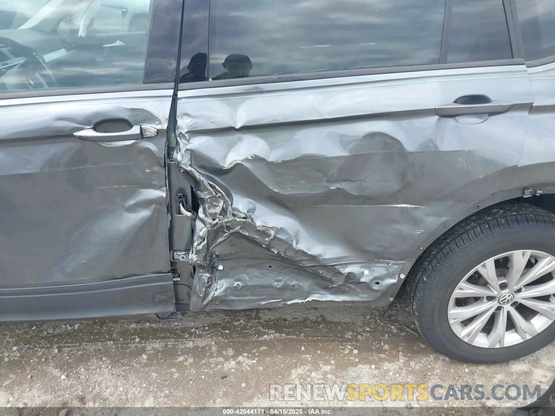 6 fotografías del automóvil dañado 3VV1B7AX3LM103449 VOLKSWAGEN TIGUAN 2020