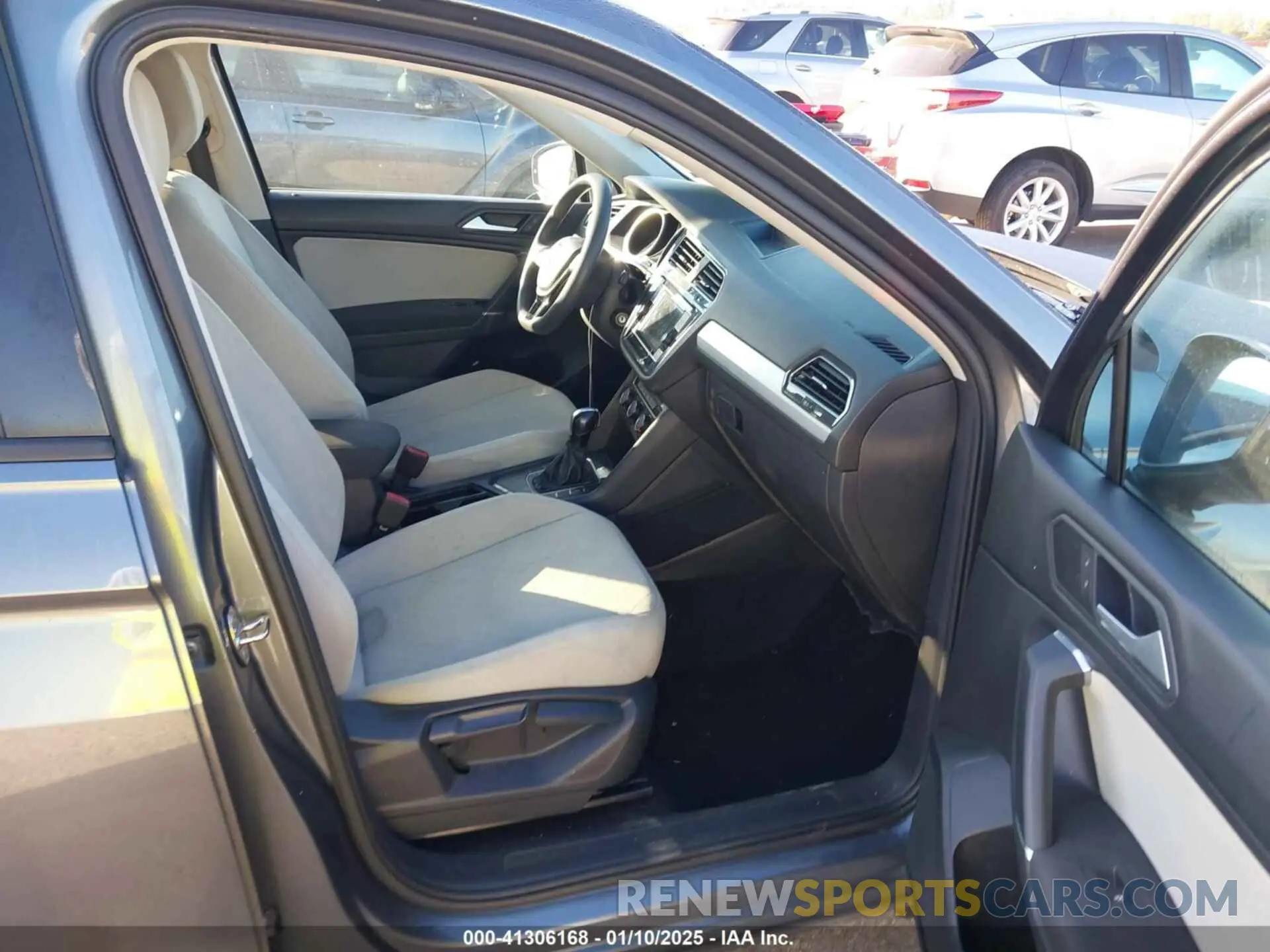 5 fotografías del automóvil dañado 3VV1B7AX3LM109204 VOLKSWAGEN TIGUAN 2020