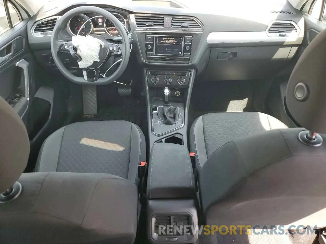 8 fotografías del automóvil dañado 3VV1B7AX3LM152439 VOLKSWAGEN TIGUAN 2020