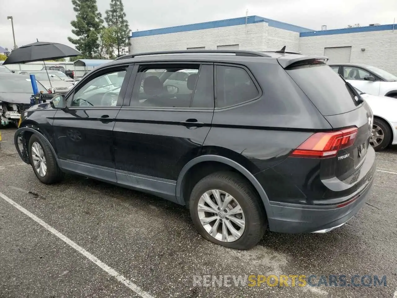 2 fotografías del automóvil dañado 3VV1B7AX3LM161092 VOLKSWAGEN TIGUAN 2020