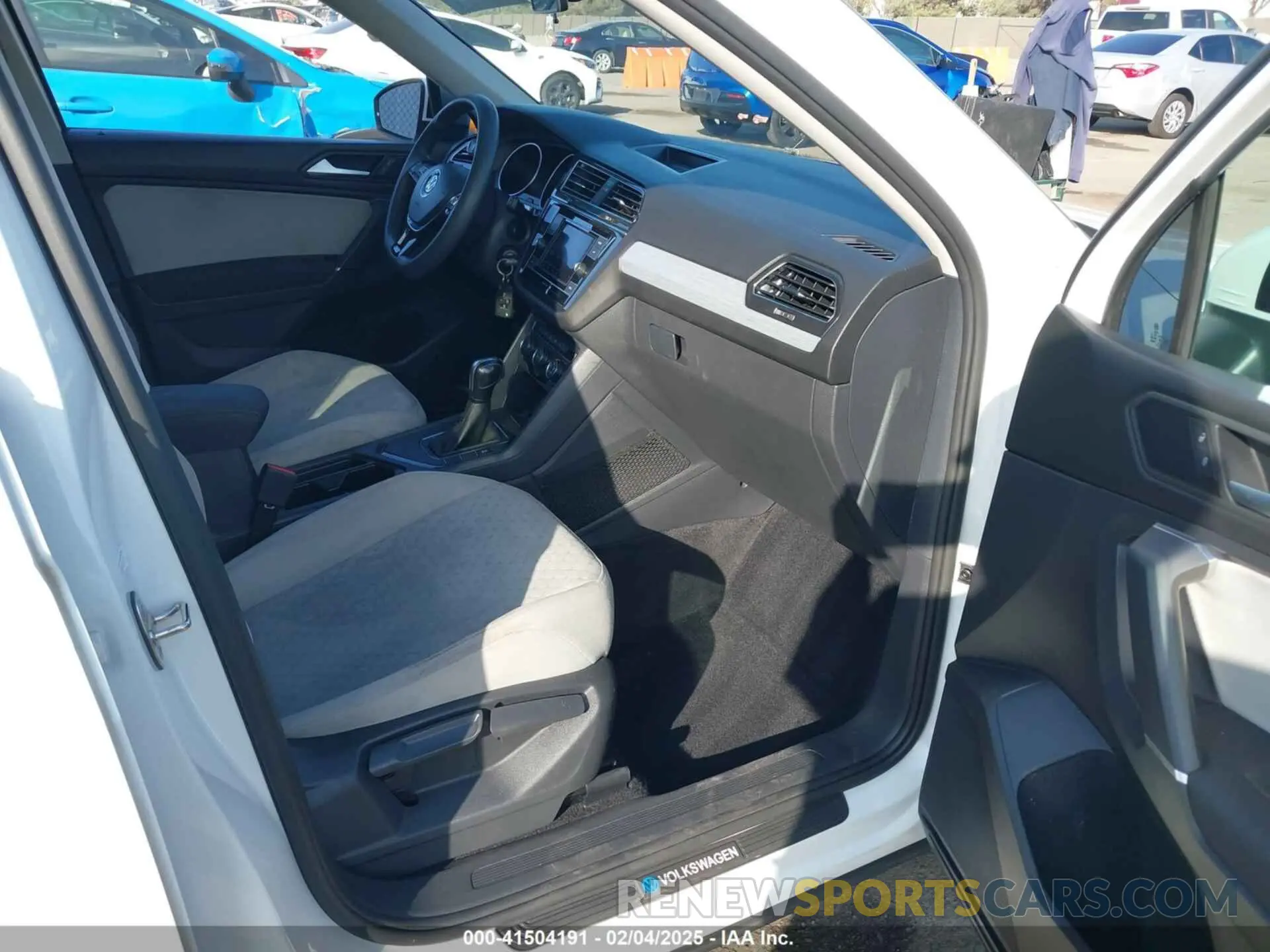 5 fotografías del automóvil dañado 3VV1B7AX4LM098567 VOLKSWAGEN TIGUAN 2020