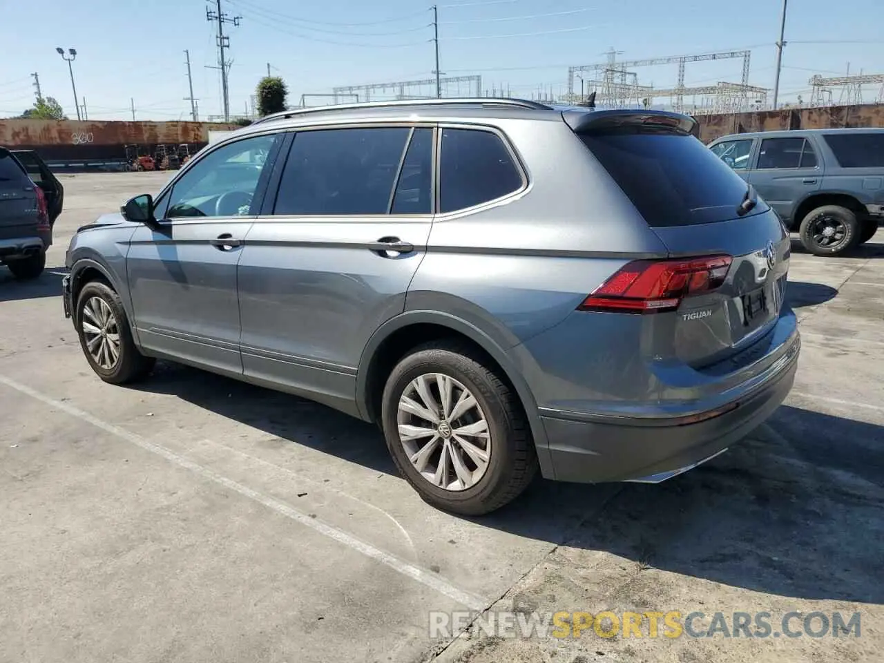 2 fotografías del automóvil dañado 3VV1B7AX5LM030925 VOLKSWAGEN TIGUAN 2020