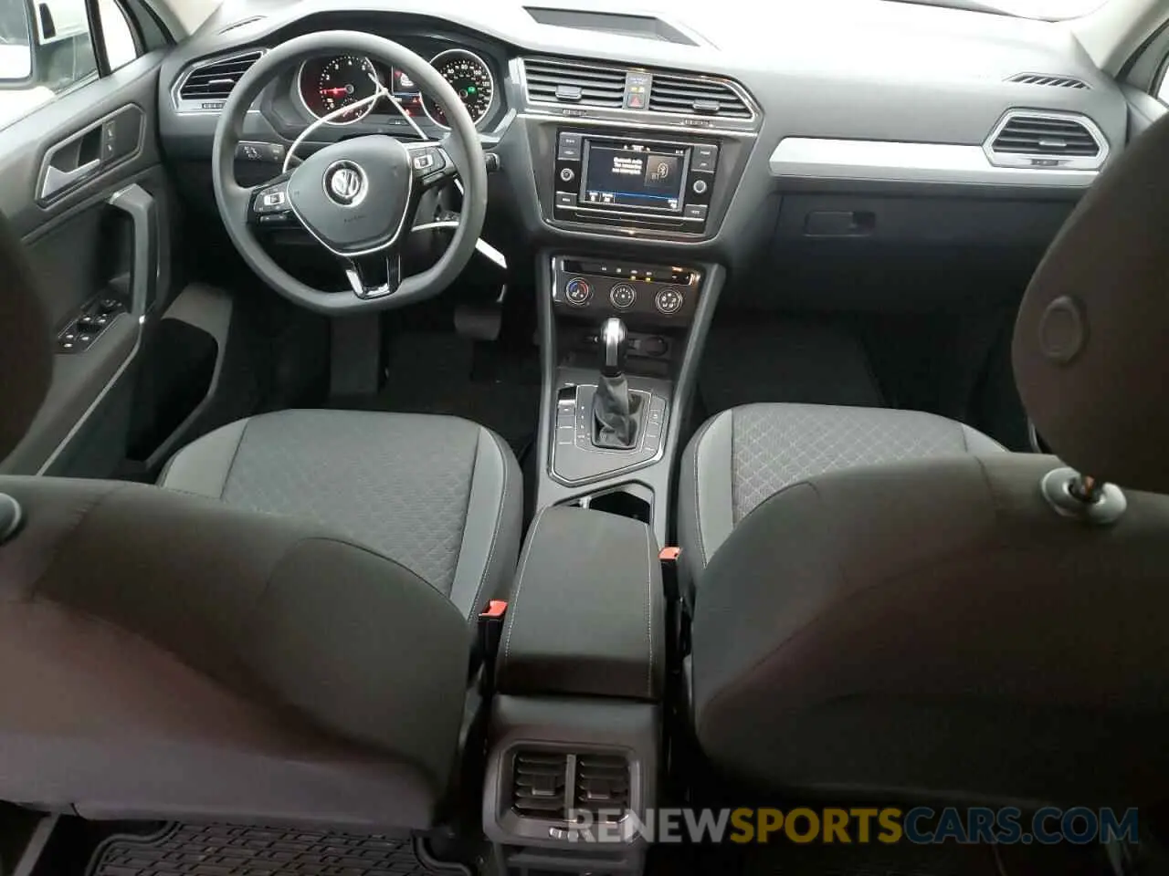 8 fotografías del automóvil dañado 3VV1B7AX5LM151843 VOLKSWAGEN TIGUAN 2020