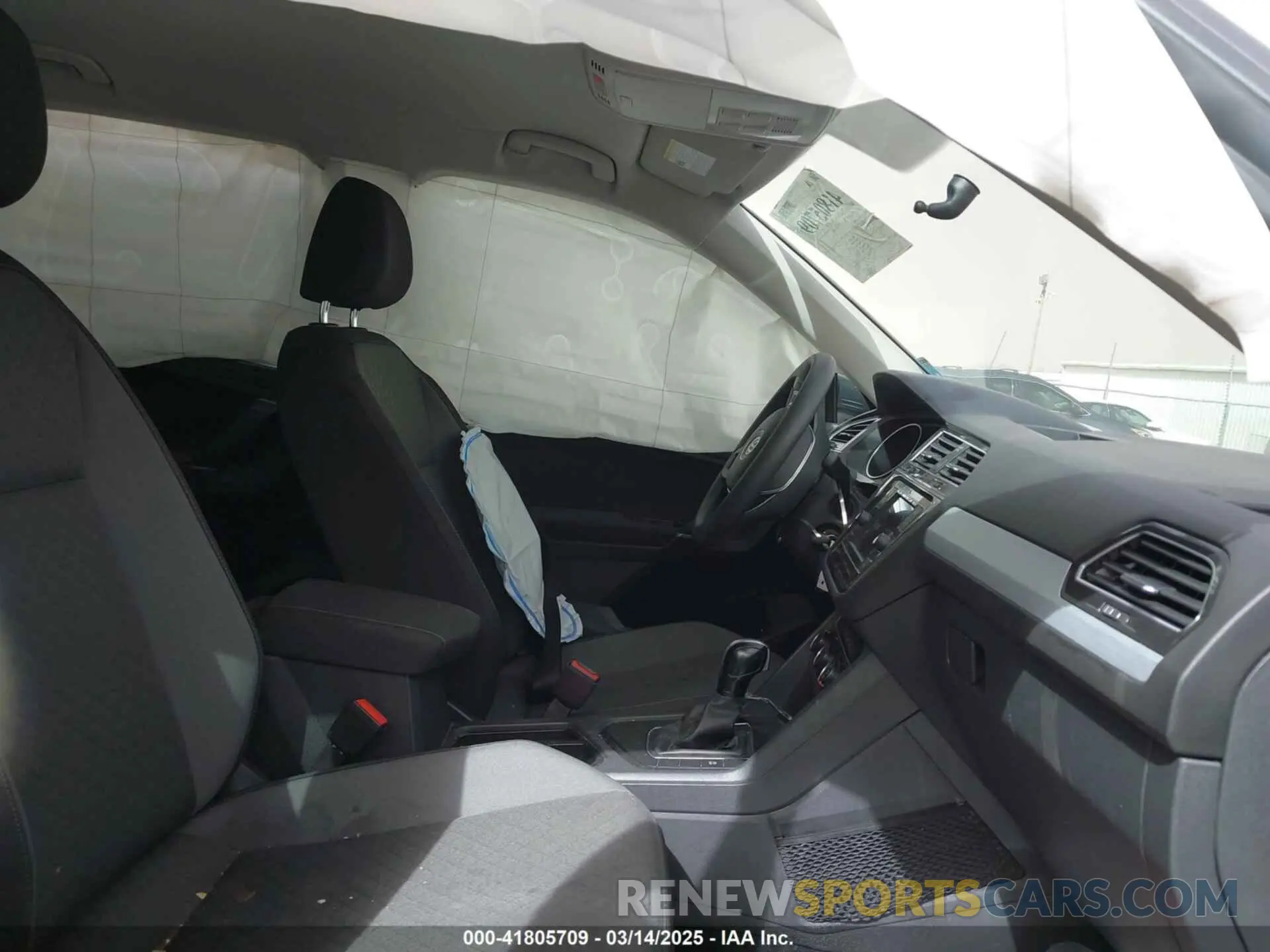 5 fotografías del automóvil dañado 3VV1B7AX5LM159943 VOLKSWAGEN TIGUAN 2020