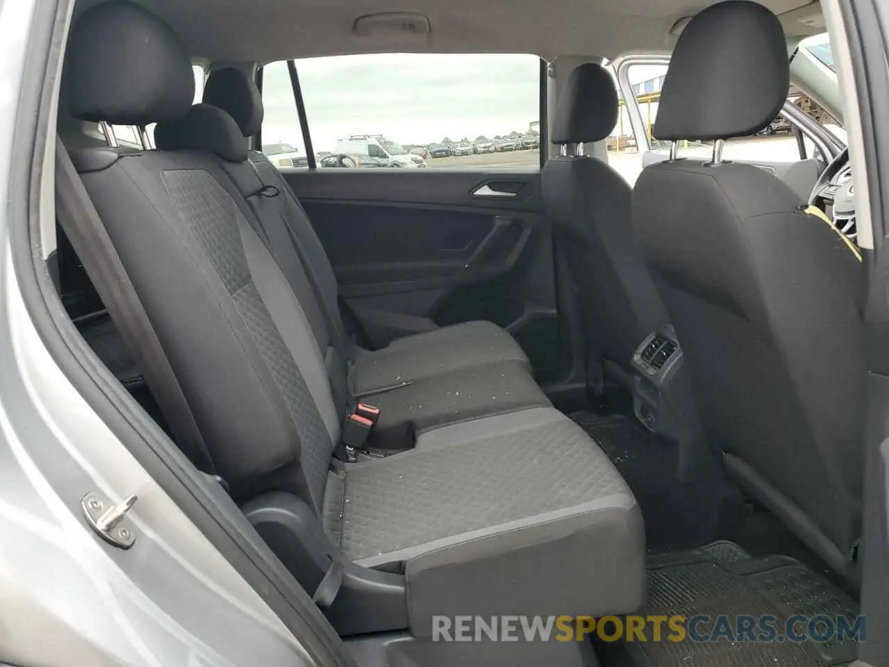 11 fotografías del automóvil dañado 3VV1B7AX7LM056815 VOLKSWAGEN TIGUAN 2020