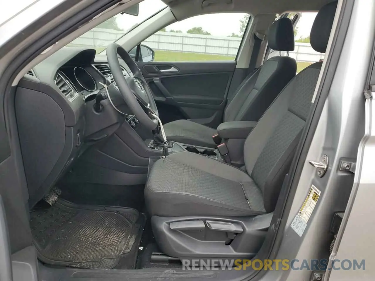 7 fotografías del automóvil dañado 3VV1B7AX7LM056815 VOLKSWAGEN TIGUAN 2020