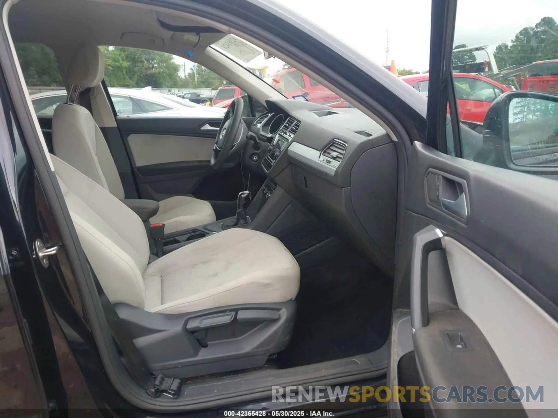 5 fotografías del automóvil dañado 3VV1B7AX7LM102966 VOLKSWAGEN TIGUAN 2020