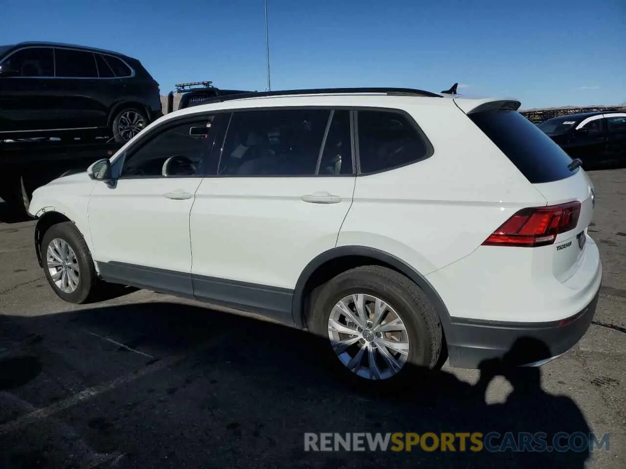 2 fotografías del automóvil dañado 3VV1B7AX8LM078127 VOLKSWAGEN TIGUAN 2020