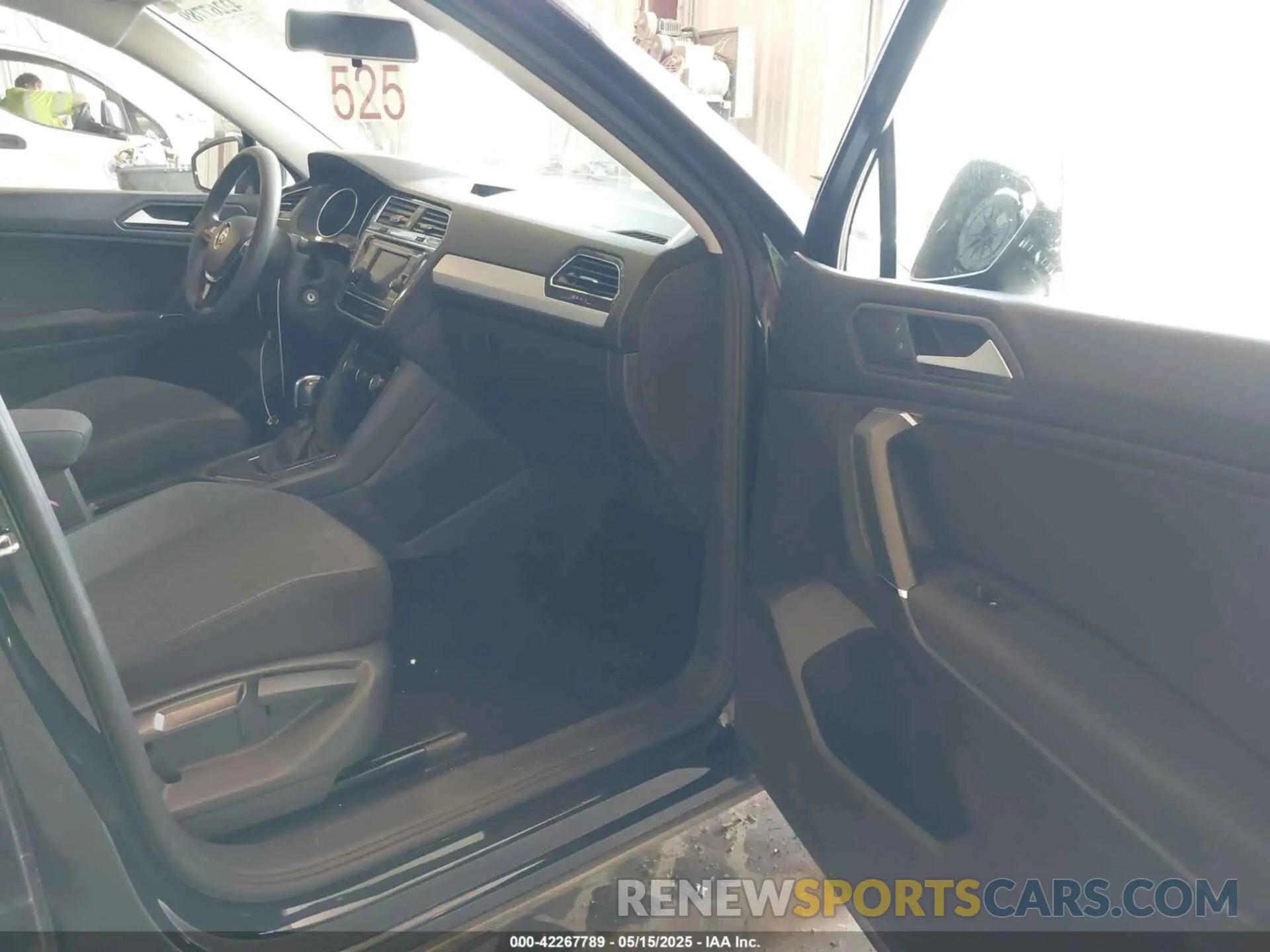 5 fotografías del automóvil dañado 3VV1B7AX9LM177409 VOLKSWAGEN TIGUAN 2020