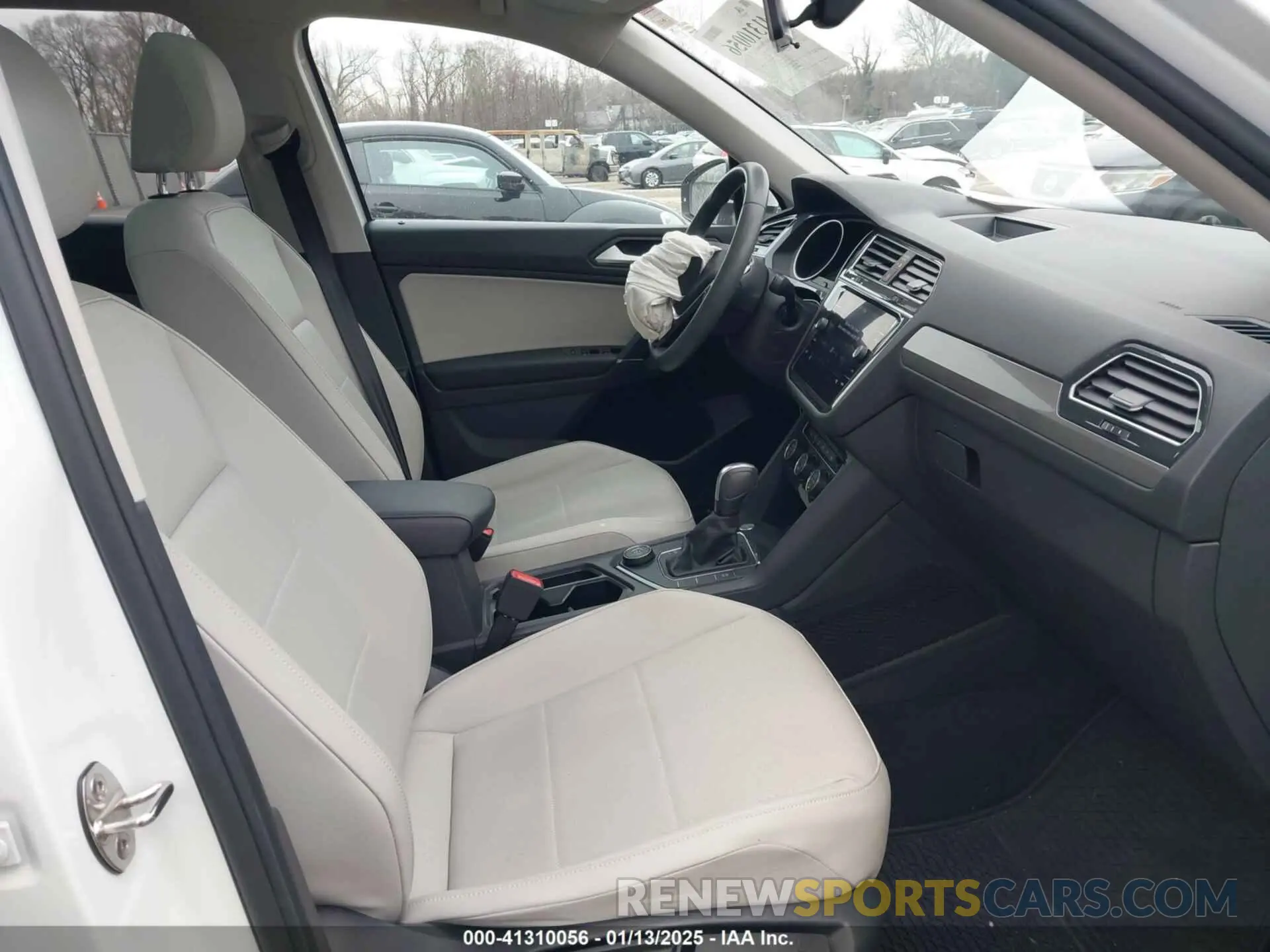 5 fotografías del automóvil dañado 3VV2B7AX0LM075033 VOLKSWAGEN TIGUAN 2020