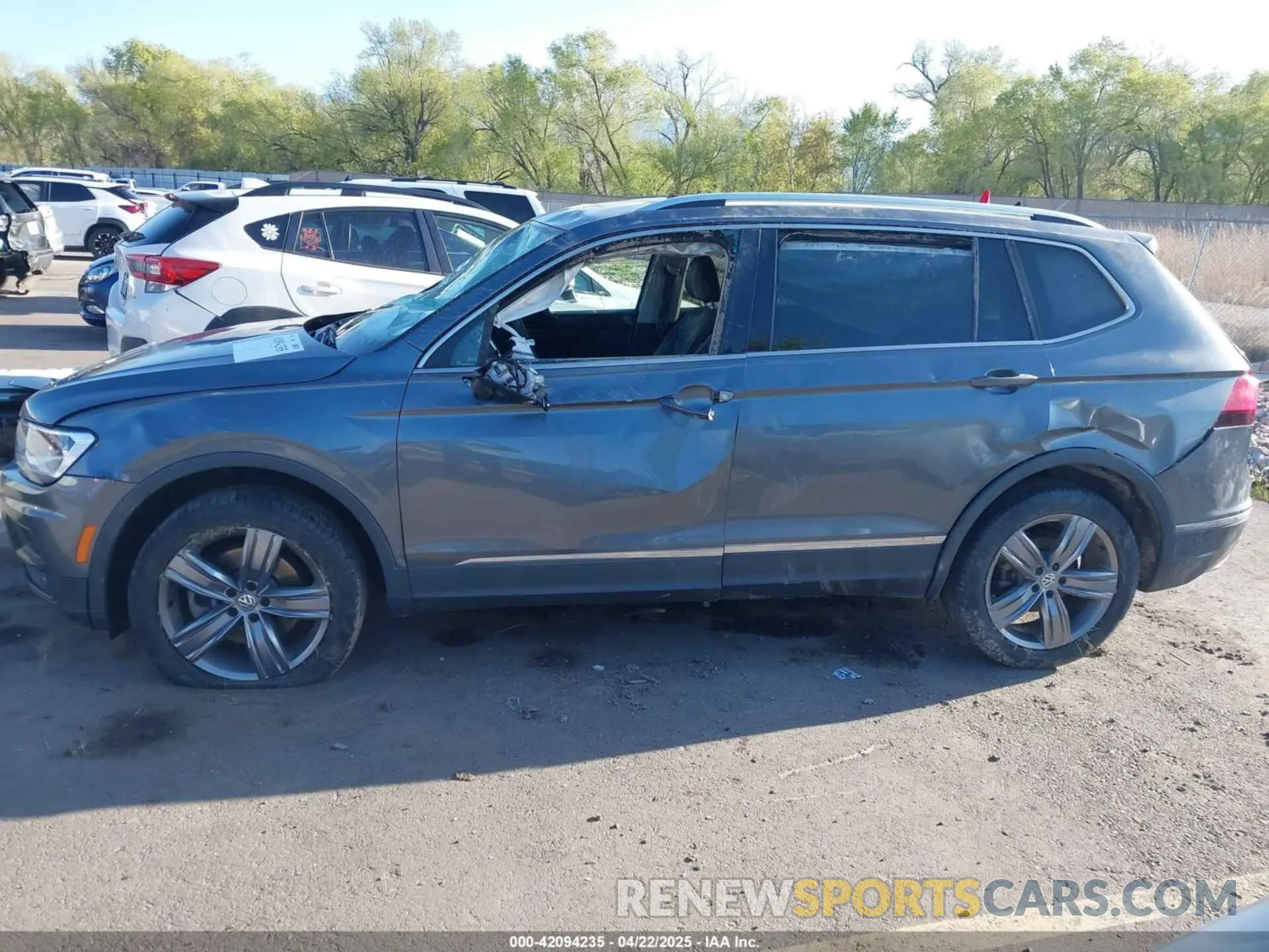 13 fotografías del automóvil dañado 3VV2B7AX0LM076182 VOLKSWAGEN TIGUAN 2020