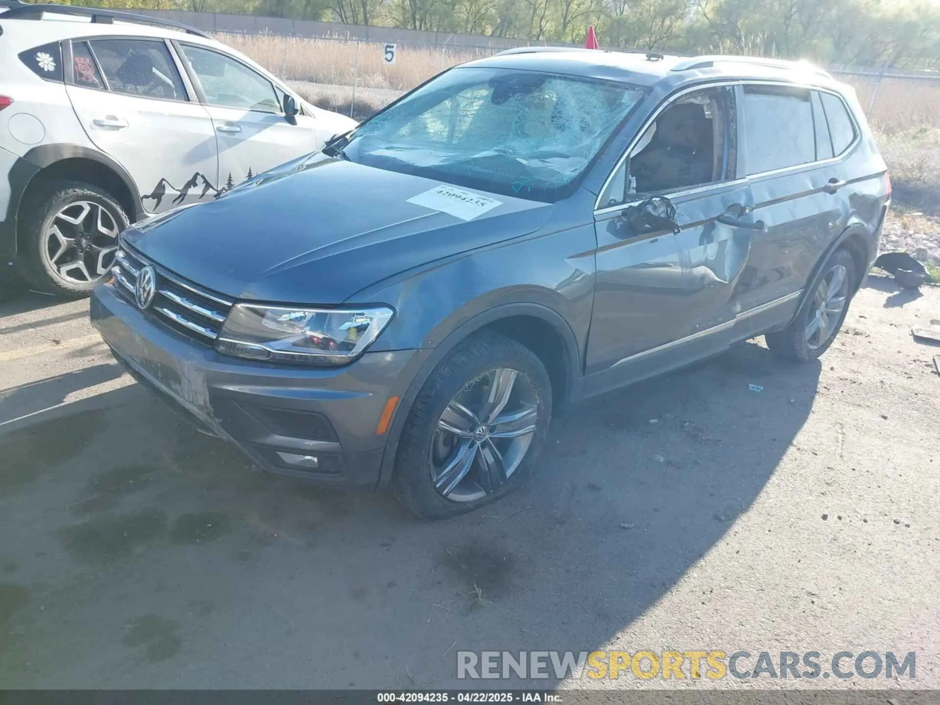 2 fotografías del automóvil dañado 3VV2B7AX0LM076182 VOLKSWAGEN TIGUAN 2020