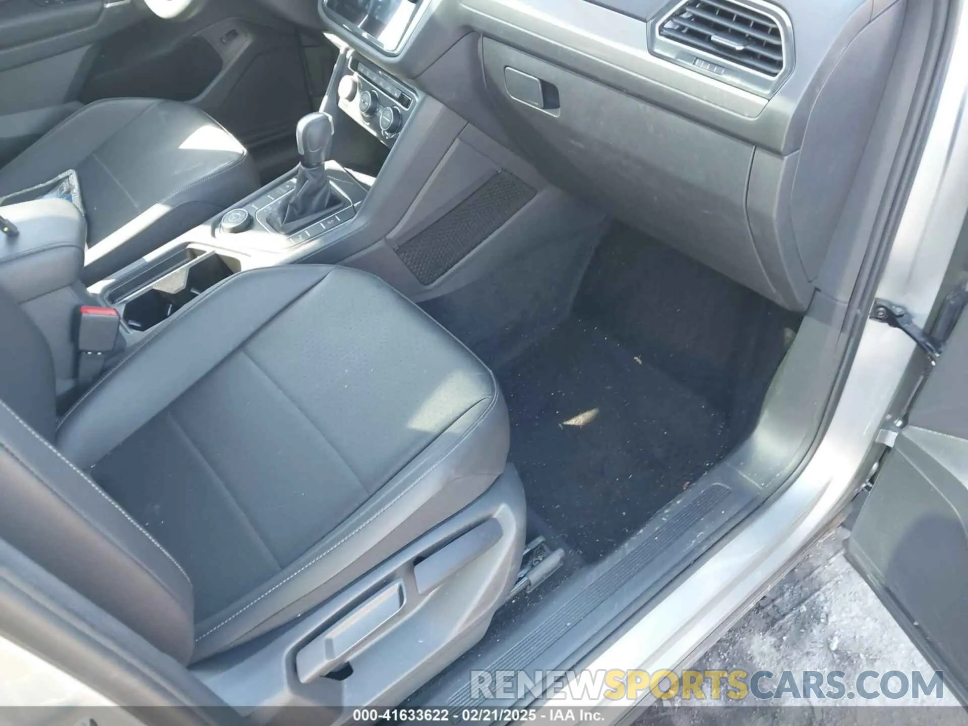 5 fotografías del automóvil dañado 3VV2B7AX0LM141970 VOLKSWAGEN TIGUAN 2020