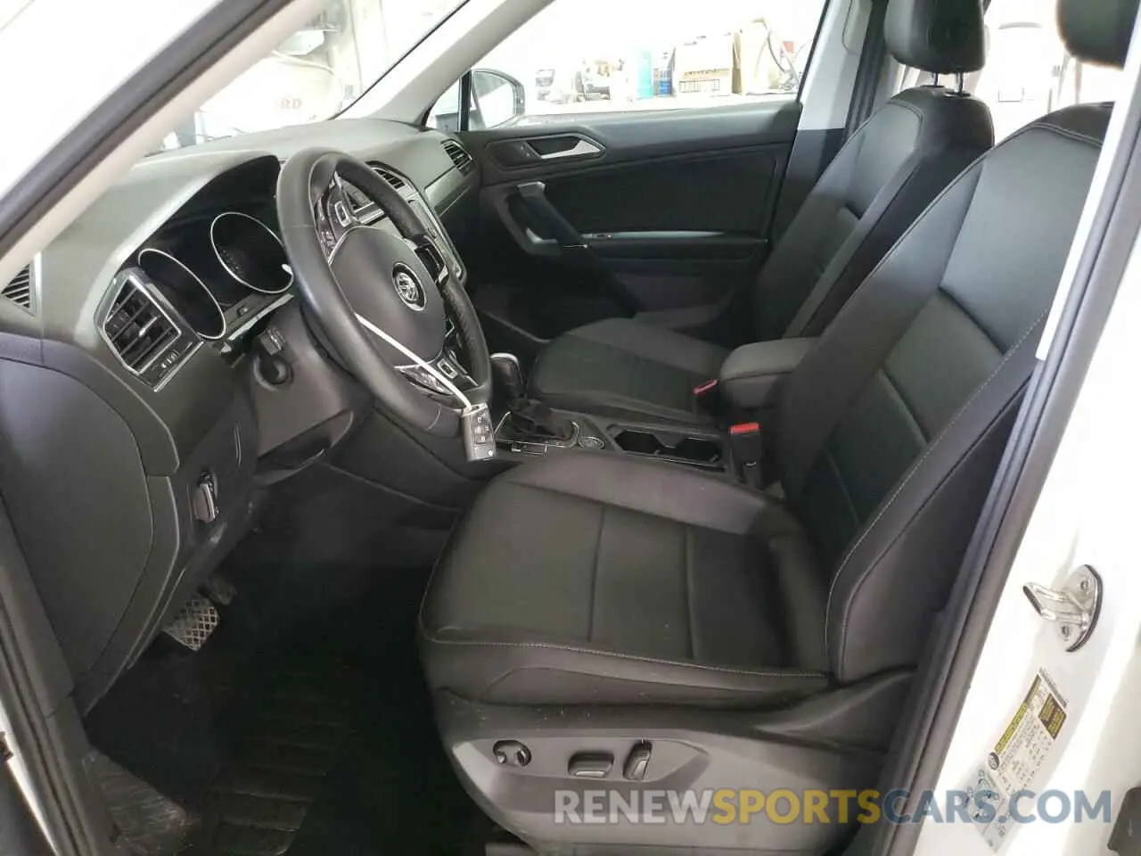 7 fotografías del automóvil dañado 3VV2B7AX1LM009008 VOLKSWAGEN TIGUAN 2020