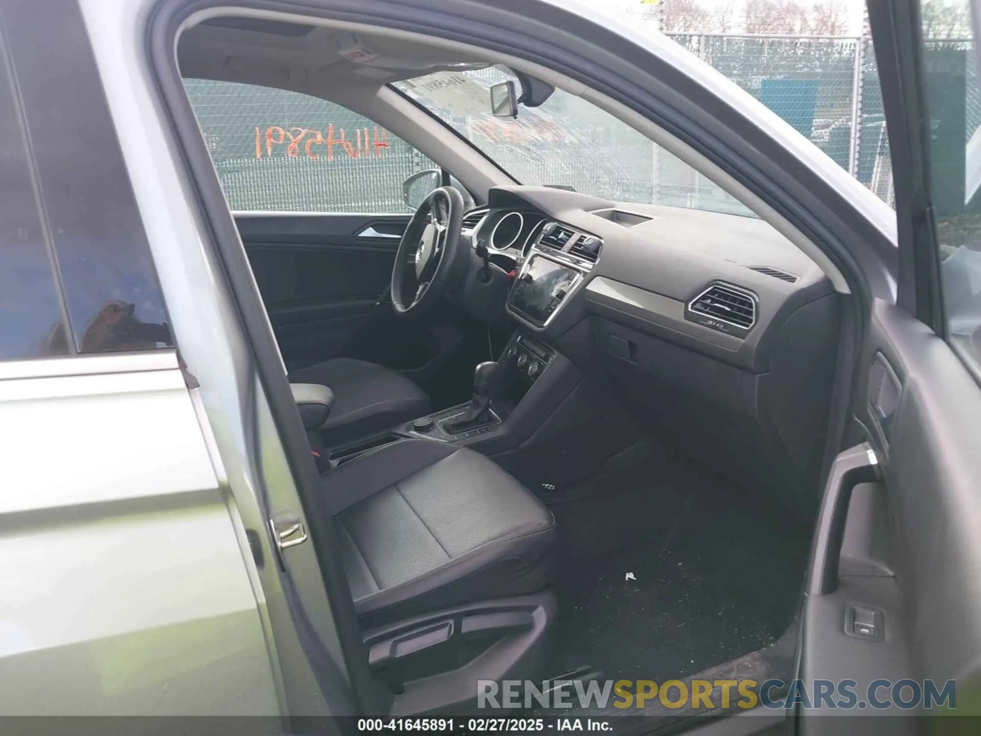 5 fotografías del automóvil dañado 3VV2B7AX2LM042731 VOLKSWAGEN TIGUAN 2020