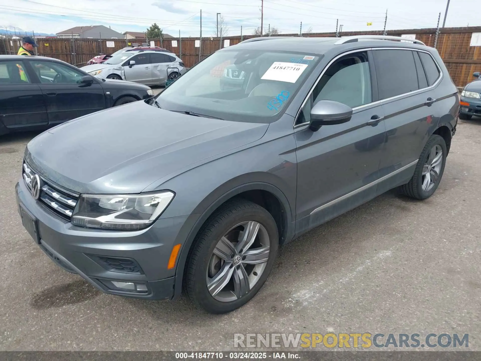 2 fotografías del automóvil dañado 3VV2B7AX3LM103195 VOLKSWAGEN TIGUAN 2020