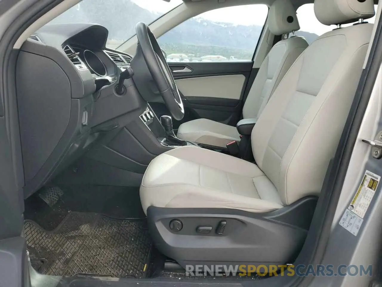 7 fotografías del automóvil dañado 3VV2B7AX5LM037412 VOLKSWAGEN TIGUAN 2020